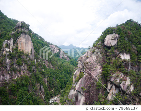 日本最美麗的山谷昇仙峽(迷你泰山)的鳥瞰圖 日本最美麗的山谷昇仙峽(迷你泰山)的鳥瞰圖 79669137