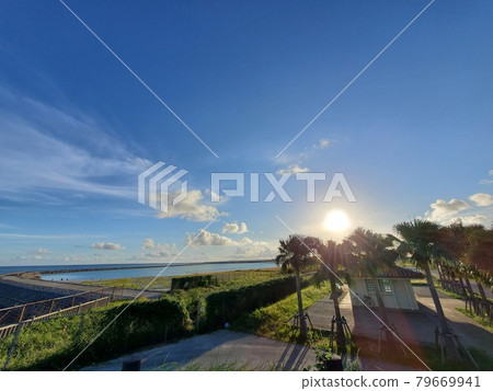 沖繩,石垣島,南濱綠地公園,仲夏日落 沖繩,石垣島,南濱綠地公園,仲夏日落 79669941