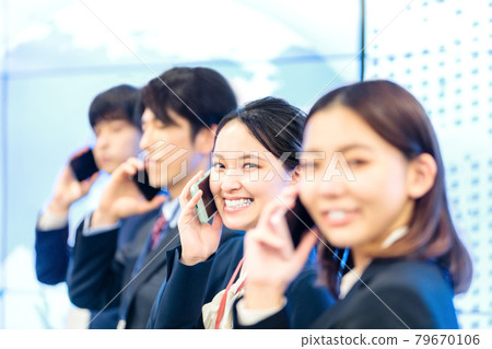 新進員工接受業務培訓 新進員工接受業務培訓 79670106