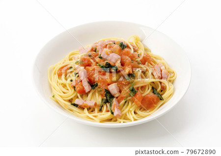 Pasta with diced bacon and shiso in fresh tomato sauce Pasta with diced bacon and shiso in fresh tomato sauce 79672890