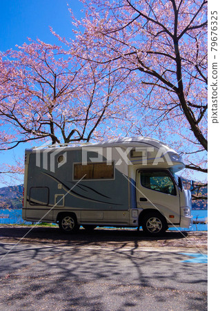 Cherry blossom viewing in a camper van at Kaizu Osaki, the northern end of Lake Biwa Cherry blossom viewing in a camper van at Kaizu Osaki, the northern end of Lake Biwa 79676325