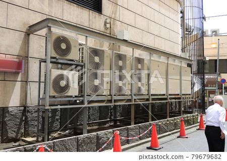 Outdoor unit of air conditioner, measures against heat stroke, cooling, heating, air conditioning, apartment house Outdoor unit of air conditioner, measures against heat stroke, cooling, heating, air conditioning, apartment house 79679682