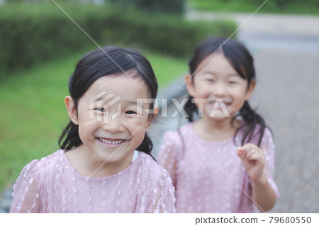 Smiling twin girls 79680550