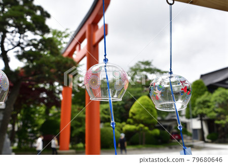 夏季參拜時在北海道函館市立倉神社境內拍攝風鈴裝飾的風景 夏季參拜時在北海道函館市立倉神社境內拍攝風鈴裝飾的風景 79680646