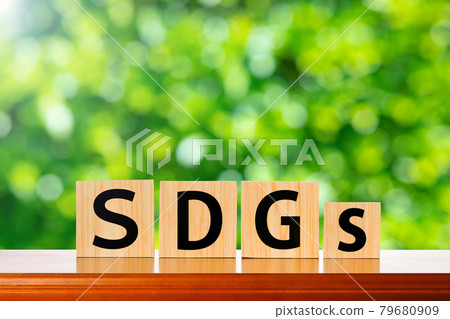 永續發展目標與綠色背景 79680909