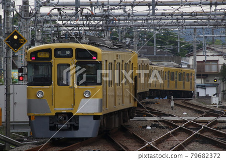 [SI] 西武池袋線 2000 系列列車（通勤特快 - 10 輛編組：前往池袋） 79682372