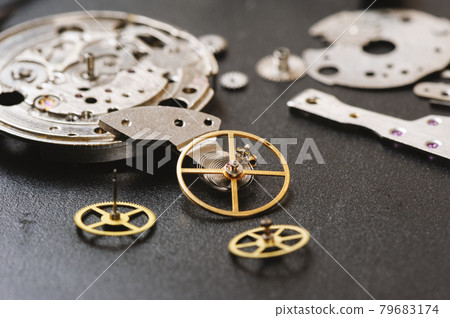parts of automatic wristwatch 79683174