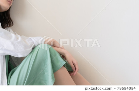 一個患有疾病的女人 一個患有疾病的女人 79684084