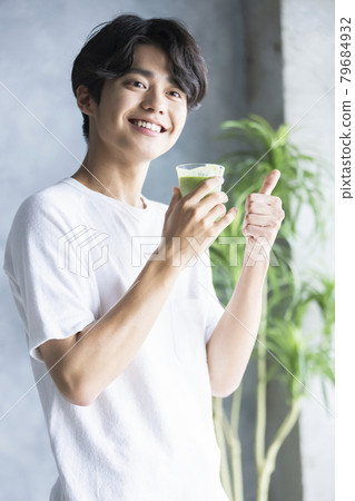 Male drinking smoothies 79684932