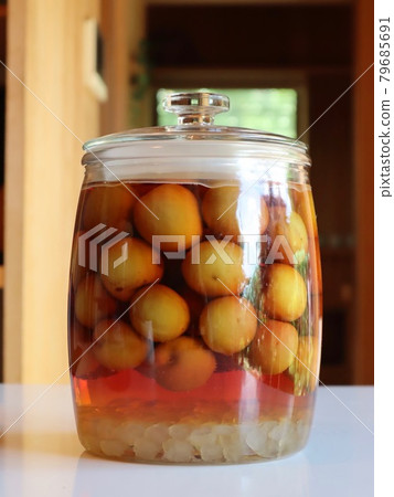 Making plum wine in early summer Making plum wine in early summer 79685691