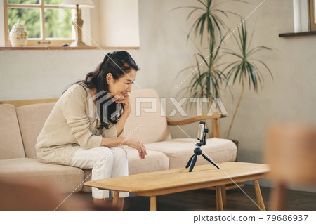 Video call senior Video call senior 79686937