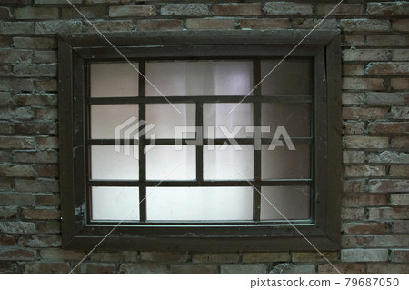 磚造建築的玻璃窗 磚造建築的玻璃窗 79687050