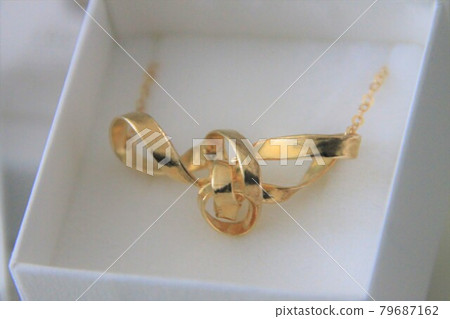 Ribbon necklace 79687162