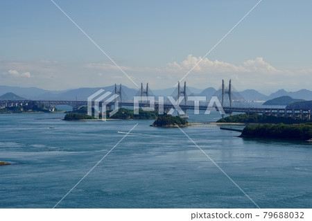 橫跨瀨戶內海的瀨戶大橋 橫跨瀨戶內海的瀨戶大橋 79688032