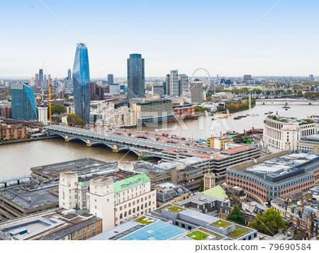 Central London and the River Thames Central London and the River Thames 79690584