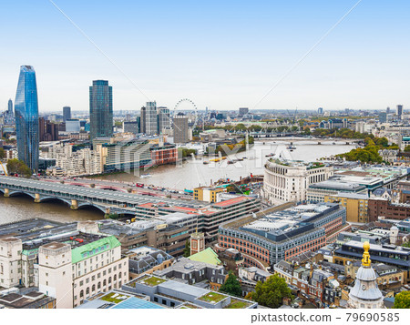 Central London and the River Thames 79690585