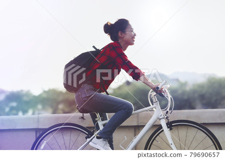 騎自行車的女人 騎自行車的女人 79690657