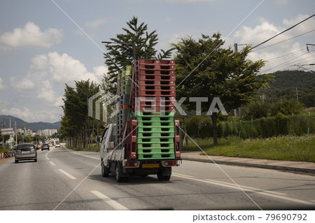 Truck carrying plastic pallets 79690792