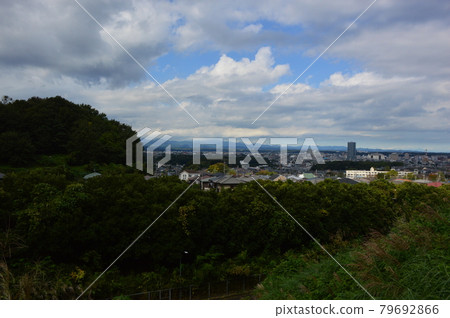 This is what the Hachioji Yarimizu Silk Road looks like in autumn. This is what the Hachioji Yarimizu Silk Road looks like in autumn. 79692866