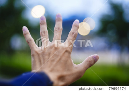 到達男人 79694374