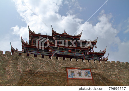 中國四川省阿壩藏族羌族自治州松漢縣松州古城煙魂門(南門) 中國四川省阿壩藏族羌族自治州松漢縣松州古城煙魂門(南門) 79694537