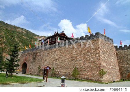 中國四川省阿壩藏族羌族自治州松漢縣松州古城城牆及北門 79694545