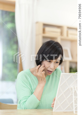 Beauty Image Middle Female 79694906