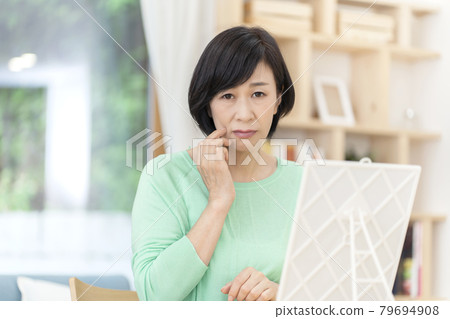 Beauty Image Middle Female 79694908