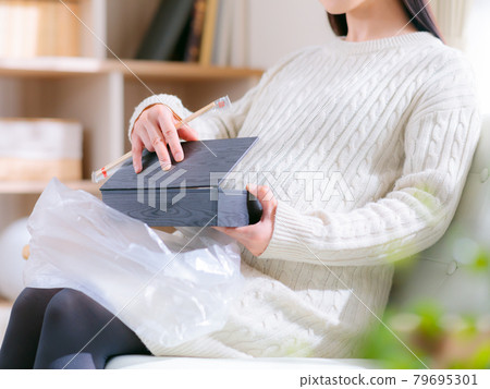 便當孕婦打開吃飯送上門4:3 便當孕婦打開吃飯送上門4:3 79695301