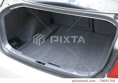 轎車後備箱 79695768