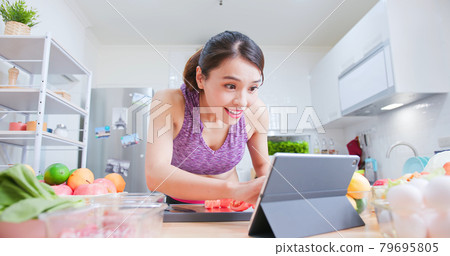 preparing Salad for eating 79695805