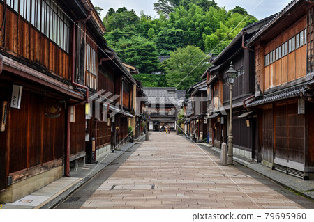 Scenery of Higashi Chaya District in early summer 79695960