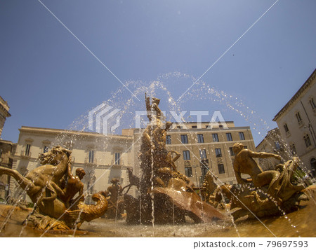 archimede place triton fountain syracuse archimede place triton fountain syracuse 79697593