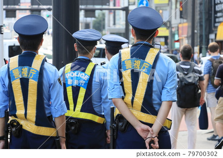 Police officer, back view, security, Metropolitan Police Department 79700302