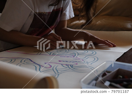 Image stock photo of an artist painting a picture Artist's hands Image stock photo of an artist painting a picture Artist's hands 79701187