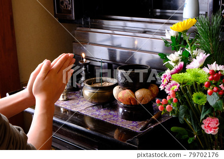 Image of hands together in front of the Buddhist altar 79702176