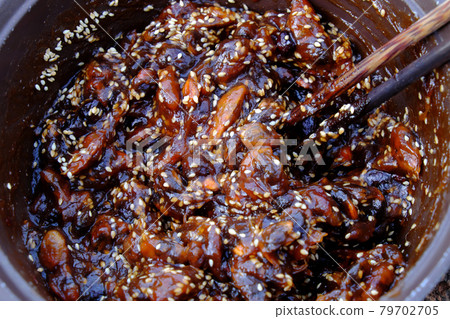 tamarind paste cook with sugar and sesame to make delicious snacks food 79702705