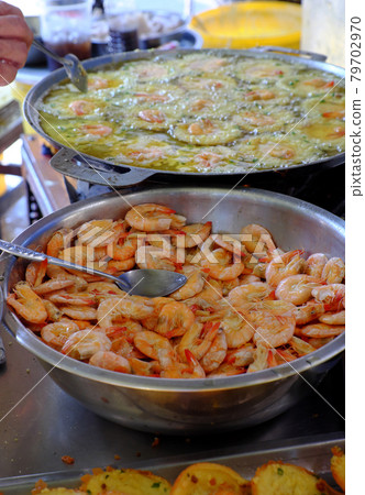 Vietnamese mini shrimp pancake and raw material to make yellow crispy cake 79702970