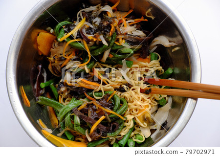 vegan instant noodles with vegetables,  simple ingredient for vegetarian breakfast that rich fiber 79702971