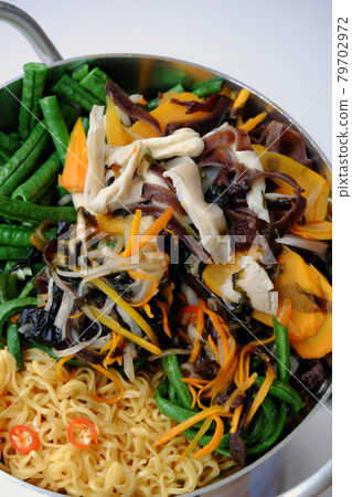 vegan instant noodles with vegetables,  simple ingredient for vegetarian breakfast that rich fiber 79702972