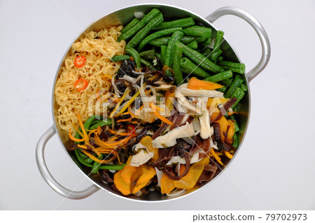 vegan instant noodles with vegetables,  simple ingredient for vegetarian breakfast that rich fiber 79702973