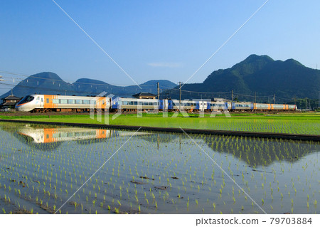 穿越贊岐平原的8000系列(JR四國) 穿越贊岐平原的8000系列(JR四國) 79703884