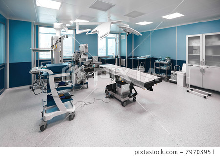 Large spacious operating board with a large amount of light, with modern equipment for various complex operations, operating table, lamps, ventilator. 79703951