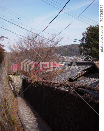 The hilly town of Onomichi The hilly town of Onomichi 79703975
