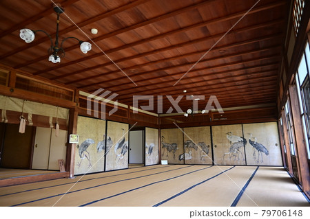 Japanese garden Keiunkan's main building's second floor sliding doors depicting a group of cranes Japanese garden Keiunkan's main building's second floor sliding doors depicting a group of cranes 79706148