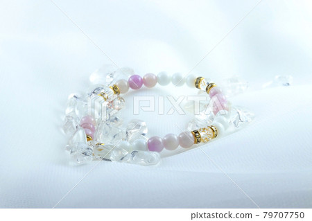 天然石手鍊，鑲嵌波紋水晶、黃水晶、紫鋰輝石和白瑪瑙 79707750