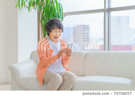Senior women using smartphones 79708057