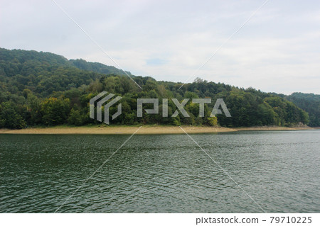 Looking at the surface of a large and beautiful mountain lake 79710225