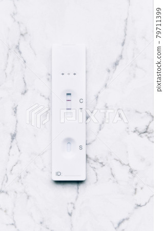 Positive rapid lateral flow coronavirus test 79711399