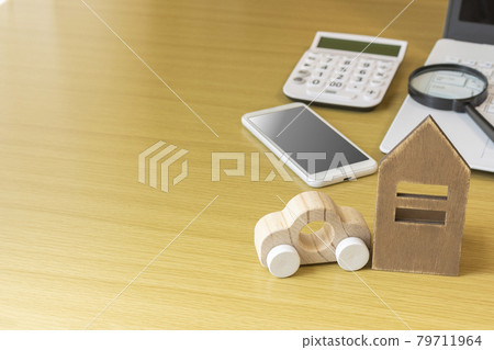 Image of searching for housing using digital devices 79711964